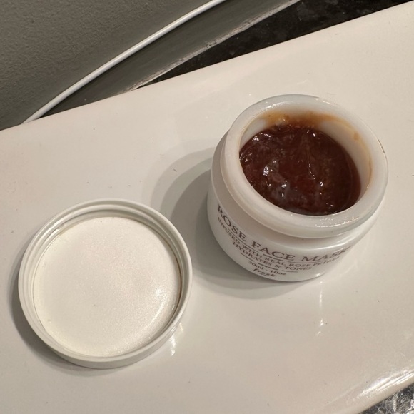 FRESH ROSE FACE MASK - Picture 4 of 6